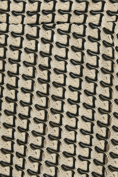 Multicolor gehaakte rok van VERO MODA® met een beige en zwart geometrisch open patroon.