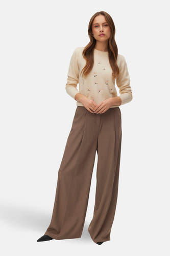 Ecru trui met ronde hals van VERO MODA®, versierd met kleine geborduurde bloemen.