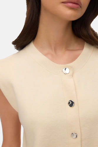 Veste écru de VERO MODA, avec des boutons argentés sur l'avant.