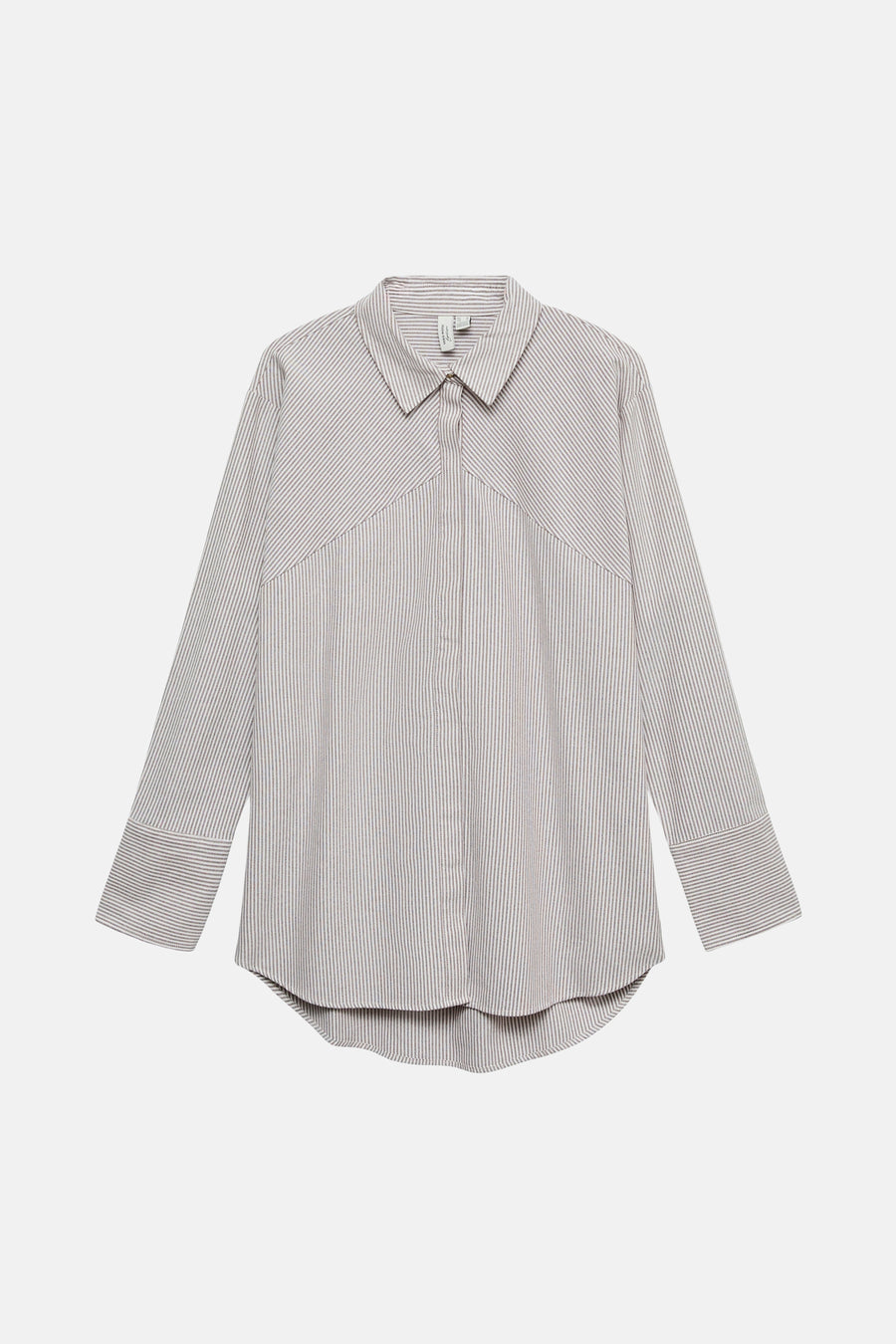 Chemise multicolore à manches longues de VERO MODA®, avec un motif à fines rayures et un ourlet arrondi.