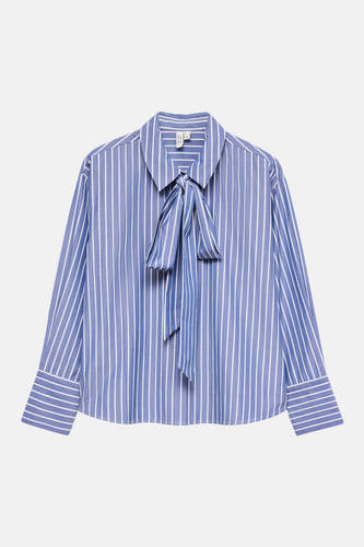 Blauw gestreept hemd met lange mouwen van VERO MODA, met een binddetail aan de hals.
