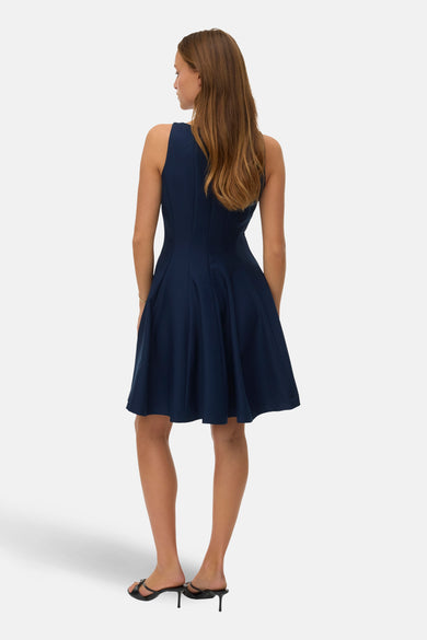 Mouwlloos blauw kleedje van Vero Moda, met een uitlopende rok en een effen ontwerp.
