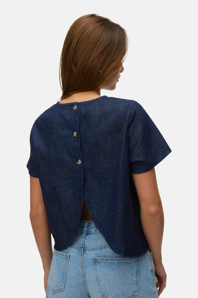 Blouse à manches courtes en denim bleu foncé de VERO MODA®, de couleur unie et à manches courtes.