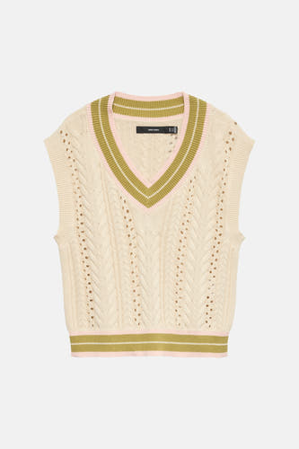 Gilet en tricot écru de VERO MODA® avec col en V, bords rayés vert olive et rose, et détails perforés.