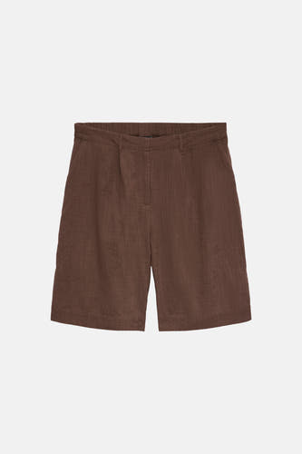 Bruine korte broek van VERO MODA® met elastische tailleband en lichte textuur, front view