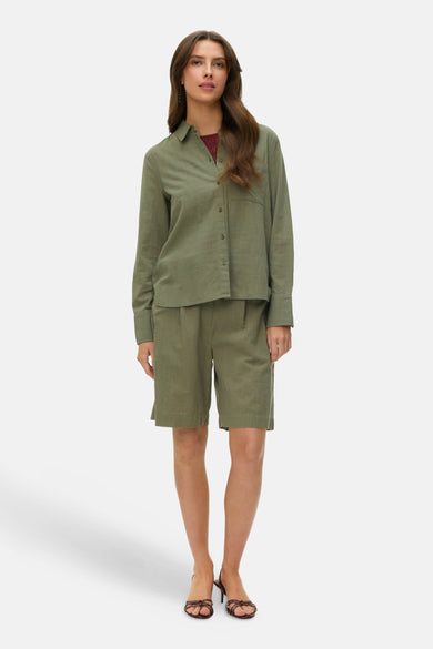 Groen hemd met lange mouwen van VERO MODA®, met knoopsluiting en een borstzak.