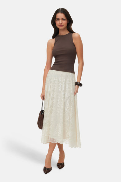 Beige lange kanten rok van VERO MODA® met een gedetailleerd patroon en geschulpte zoom.