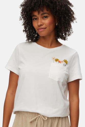 T-shirt blanc VERO MODA avec poche poitrine et broderies florales colorées.