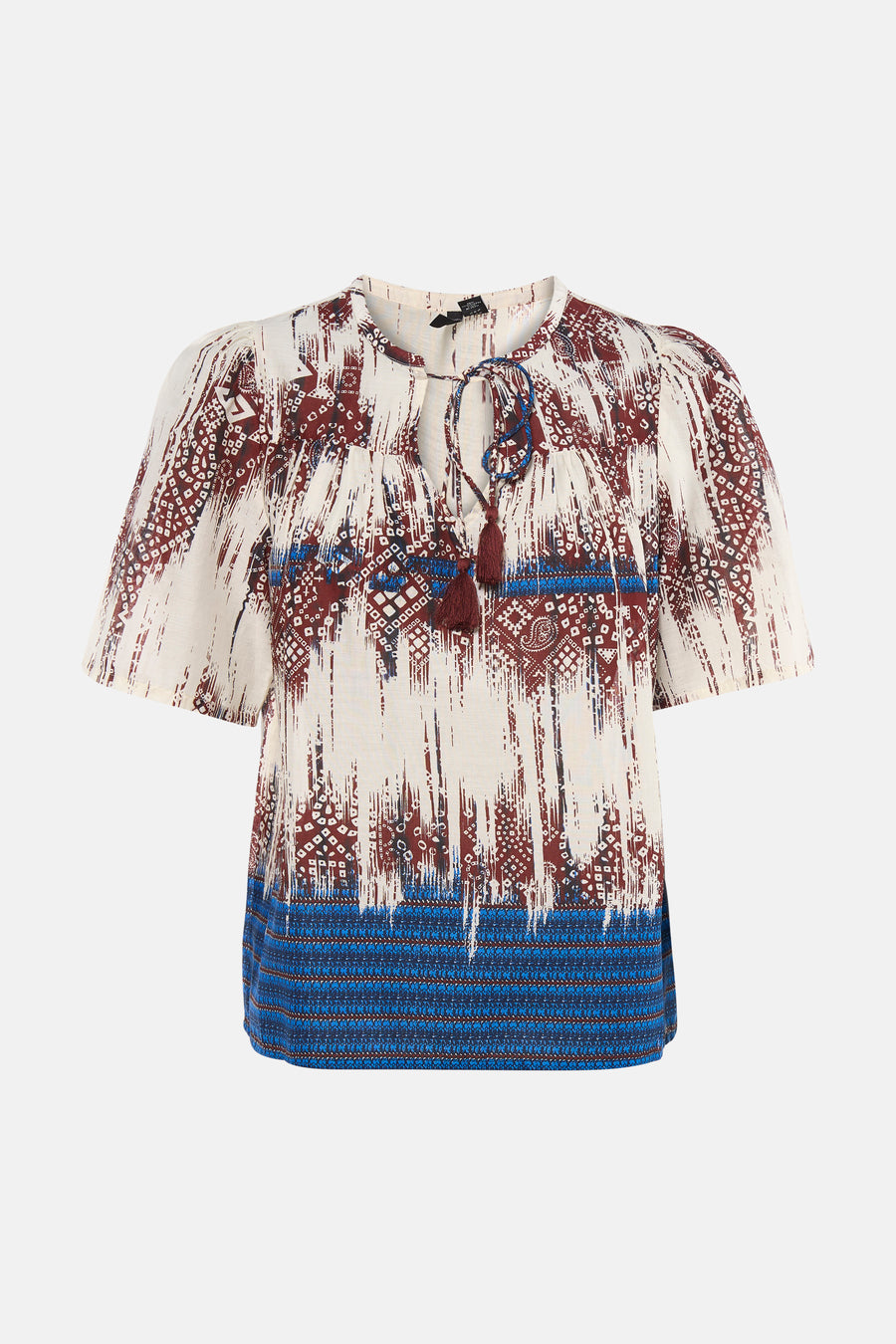 Multicolor blouse met korte mouwen van VERO MODA® met abstracte, tribale patronen in rood en blauw, en kwastjes aan de hals.