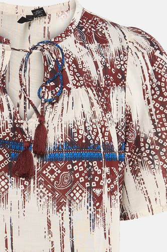 Multicolor blouse met korte mouwen van VERO MODA met abstract bruin-wit patroon, blauwe accenten en kwastjes.