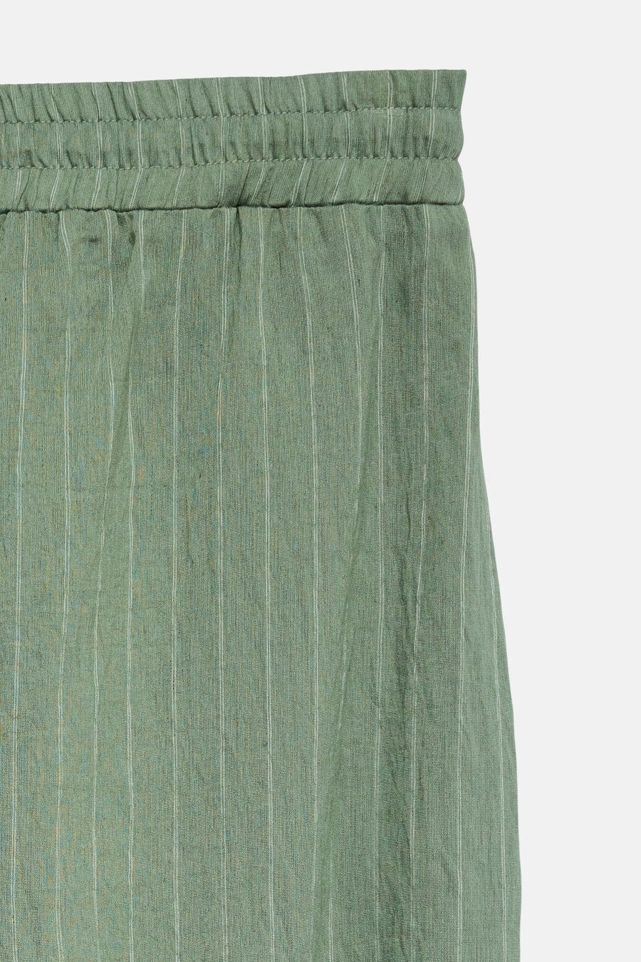 Groene gestreepte colorbroek van VERO MODA met elastische tailleband en subtiele witte strepen.