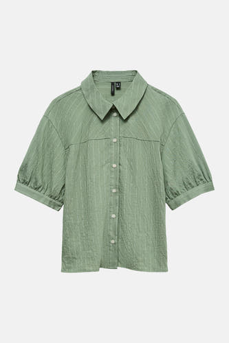 Groene blouse met korte mouwen van VERO MODA, met witte verticale strepen, klassieke kraag en gepofte mouwen.