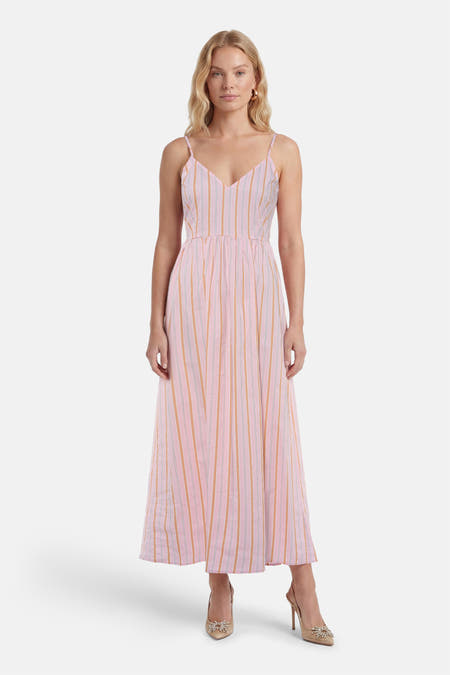 Roze mouwloos jurkje met verticale strepen van VERO MODA®, lichte stof, V-hals, lange zoom, model in front view