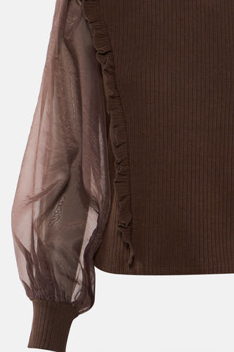 Blouse brune à longues manches de VERO MODA, avec une texture rayée et une manche transparente avec des volants.