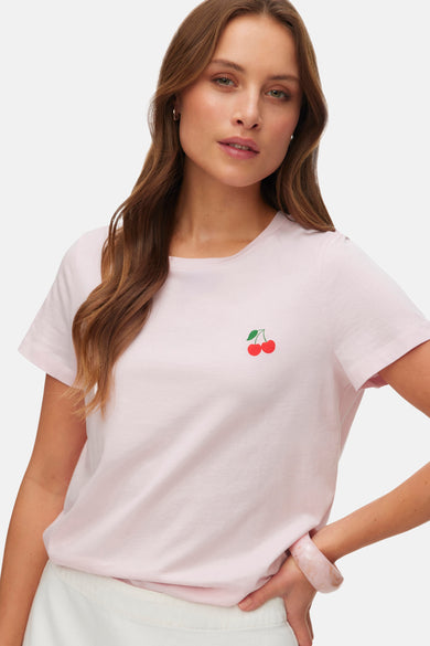 Roze T-shirt met korte mouwen van Vero Moda, met een kers borduursel op de borst.