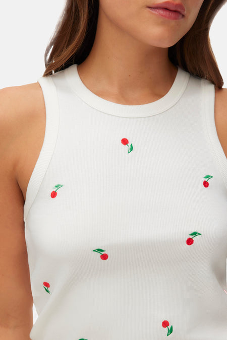 Débardeur blanc Vero Moda avec une texture côtelée et un motif cerises.