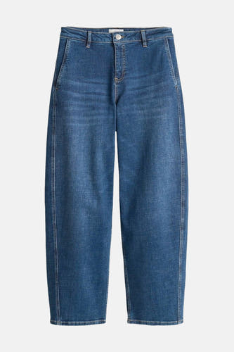 Blauwe straight jeans van OPUS, met rechte pijpen en een klassieke denim textuur.
