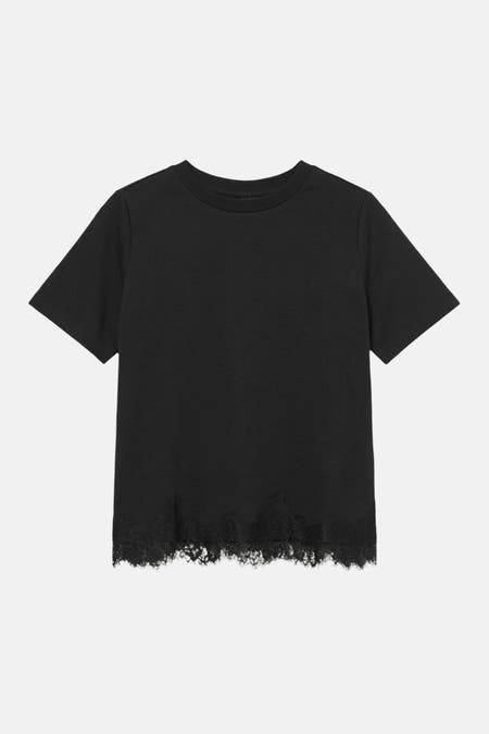 Zwart T-shirt van VERO MODA met korte mouwen, ronde hals en kanten zoom.