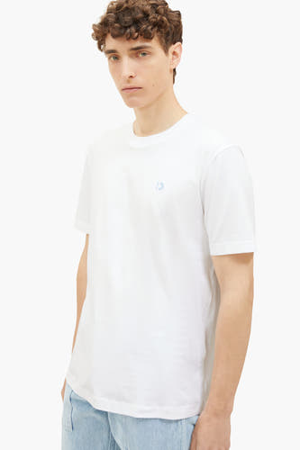 Wit T-shirt van TOM TAILOR, met korte mouwen en een klein logo op de borst.