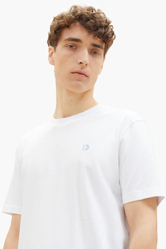 Wit T-shirt van TOM TAILOR, met korte mouwen en een subtiel logo op de borst.