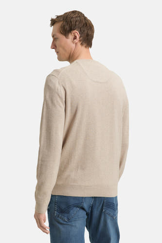 Beige rondehals trui van TOM TAILOR, achterzijde gezien, met lange mouwen en geribbelde zoom, gecombineerd met jeans.
