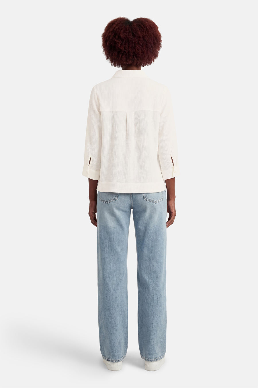 Chemise blanche OPUS, à manches trois-quarts et texture crêpe subtile, vue de dos.