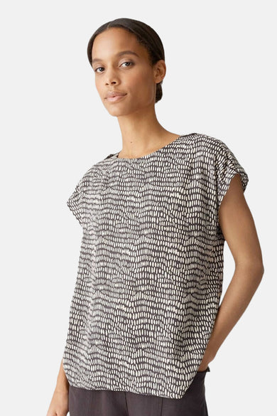 Blouse brune à manches courtes d'OPUS, dotée d'un motif à carreaux et d'une coupe décontractée.