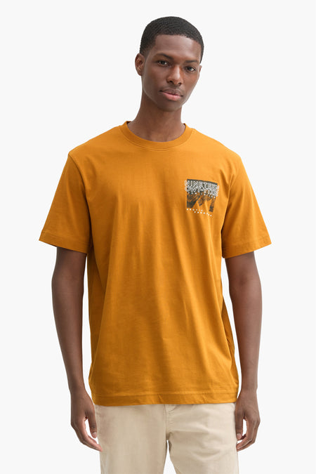 T-shirt jaune à manches courtes de TOM TAILOR, avec un petit imprimé d'un paysage montagneux sur la poitrine.
