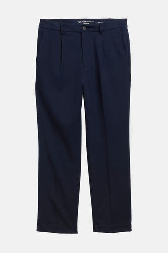 Pantalon bleu de TOM TAILOR, avec une seule pli et des poches latérales, contre un fond blanc.