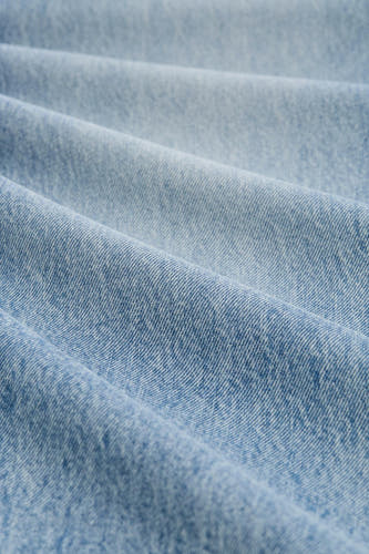 Rechte jeans van lichtblauw denim van TOM TAILOR, met gedetailleerde textuur en subtiele plooien.
