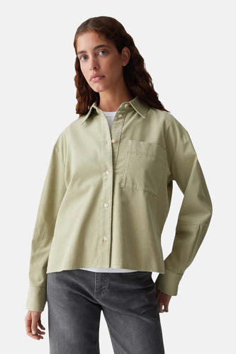 Groene blouse met lange mouwen van OPUS, met een borstzak en een rechte pasvorm.
