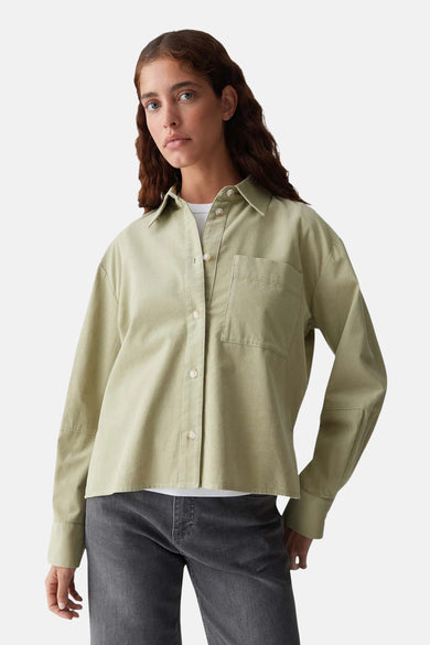 Groene blouse met lange mouwen van OPUS, met een borstzak en een rechte pasvorm.
