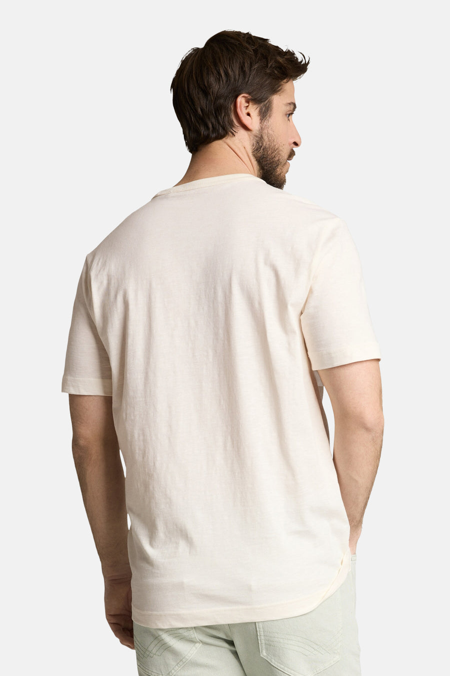 Ecru T-shirt met korte mouwen van TOM TAILOR, gezien vanaf de achterkant, gedragen met een broek.