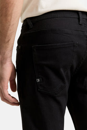 Zwarte rechte jeans van TOM TAILOR, met achterzak en subtiel merklogo op de zijkant.