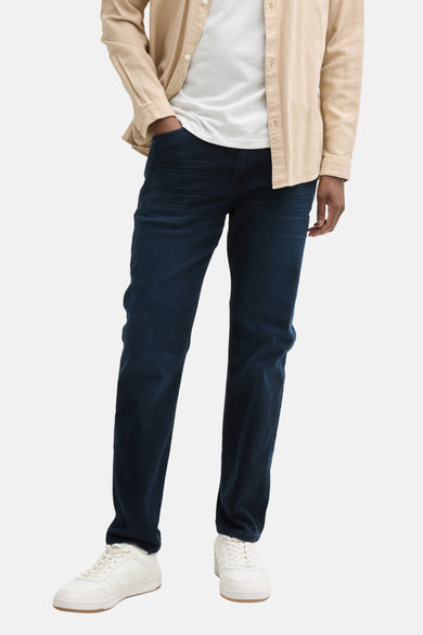 Blauwe zwarte jeans met taps toelopende pijpen van Tom Tailor, met een lichte wassing.