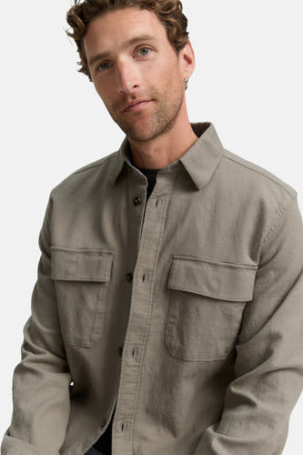 Groen hemd met lange mouwen van TOM TAILOR, met borstzakken en knoopsluiting.
