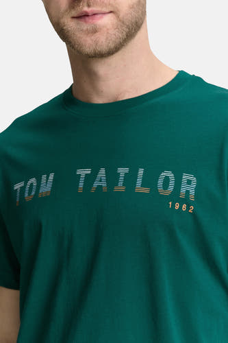 Groen T-shirt met korte mouwen van TOM TAILOR, met een grafische print en het jaartal 1962.
