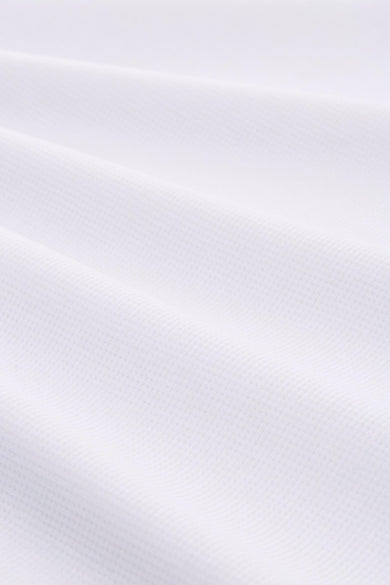 Witte polo met korte mouwen van TOM TAILOR, met een subtiele textuur en zachte plooien in de stof.
