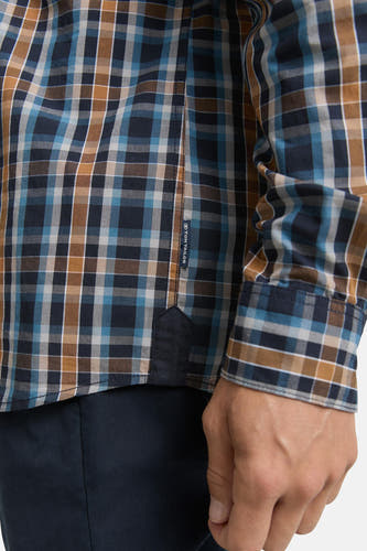 Chemise multicolore à manches longues de TOM TAILOR, avec un motif à carreaux et des accents sombres.