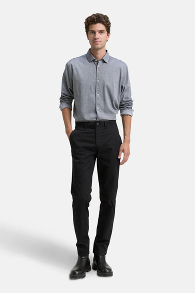 Blauw overhemd met lange mouwen van TOM TAILOR, gedragen met zwarte broek en laarzen.