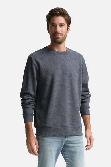 Pull-over bleu avec col rond de TOM TAILOR, porté avec un jean léger.