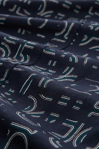Blauw overhemd met lange mouwen van TOM TAILOR, met abstract patroon en zichtbare knoopsluiting.

