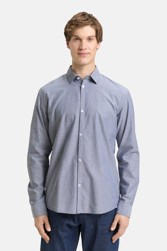 Chemise bleue à manches longues de TOM TAILOR, dos, avec des jeans.