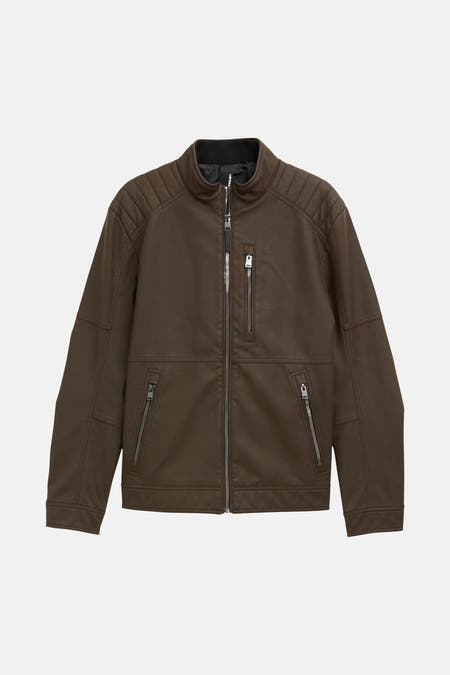 Blouson en similicuir marron de TOM TAILOR, avec surpiqûres et plis subtils dans le matériau.