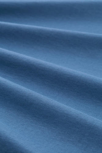 T-shirt bleu à manches courtes de TOM TAILOR, avec une fine structure de tissu et des plis doux.