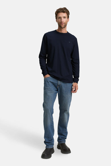 T-shirt bleu à manches longues de TOM TAILOR, porté avec des jeans et des chaussures noires.