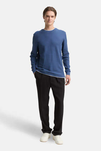 Blauwe trui met ronde hals van TOM TAILOR, met lange mouwen en een witte boord.
