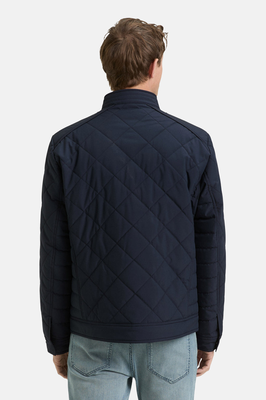 Blauwe korte jas van TOM TAILOR, met een ruitvormig doorgestikt patroon op de achterkant.
