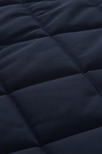 Blauwe korte jas van Tom Tailor met een gewatteerd ruitpatroon en subtiele stiksels.