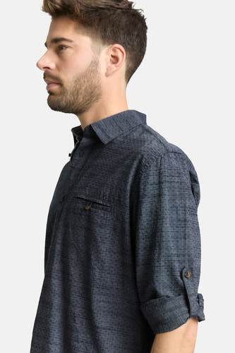 Blauw overhemd met lange mouwen van TOM TAILOR, met opgerolde mouwen en een borstzakje, in zijaanzicht.
